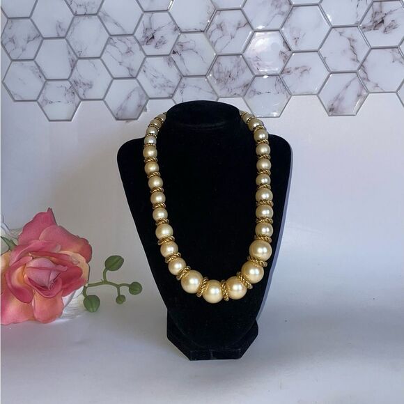 Elegant Joan Rivers Gold Pearl Necklace - Picture 1 of 4